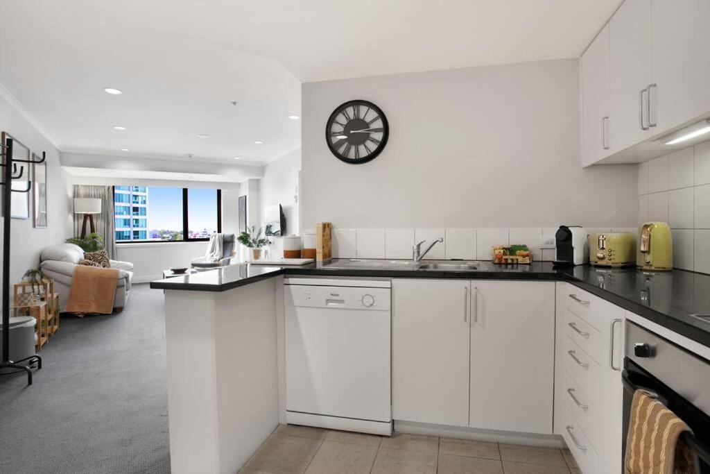 Apartment Luxurious With Rooftop Pool Gym Tennis Carpark Auckland