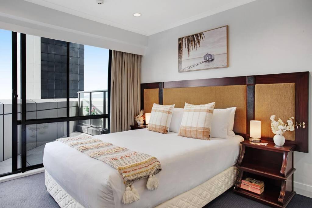 Apartment Luxurious With Rooftop Pool Gym Tennis Carpark