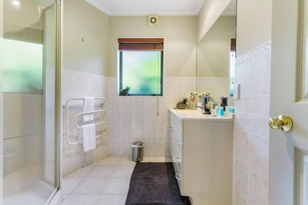 Casa de férias Charming Oasis, Your Cozy Retreat Awaits Auckland