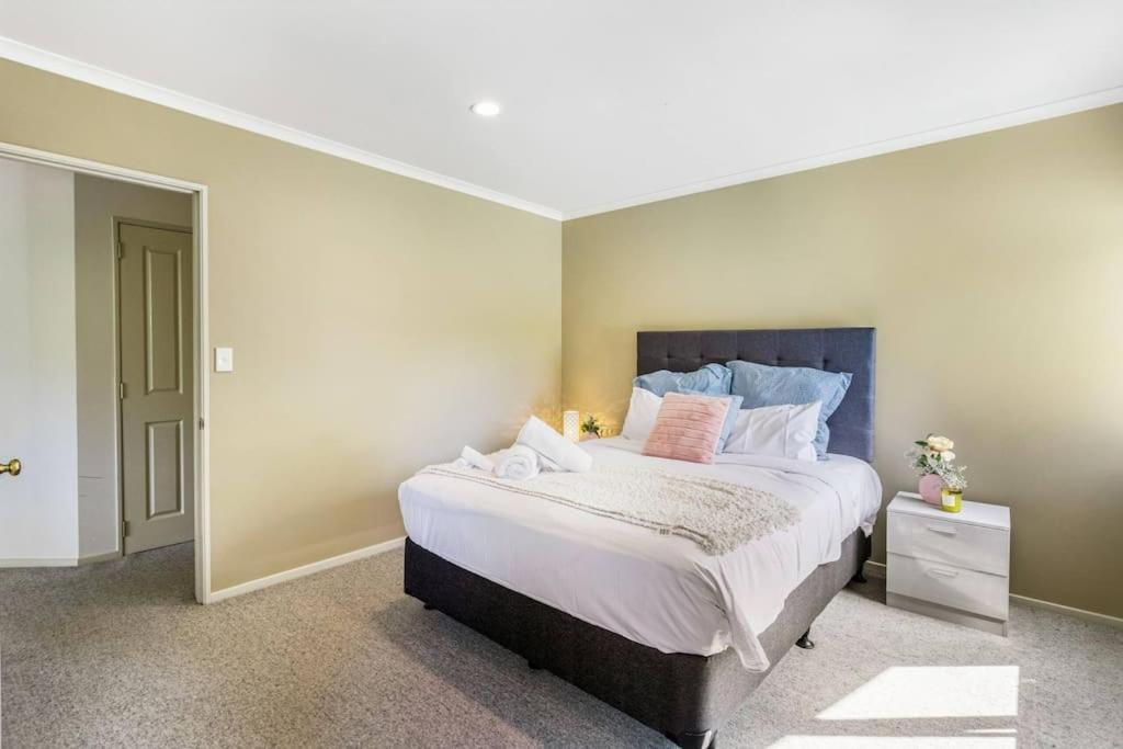 Casa de férias Charming Oasis, Your Cozy Retreat Awaits Auckland