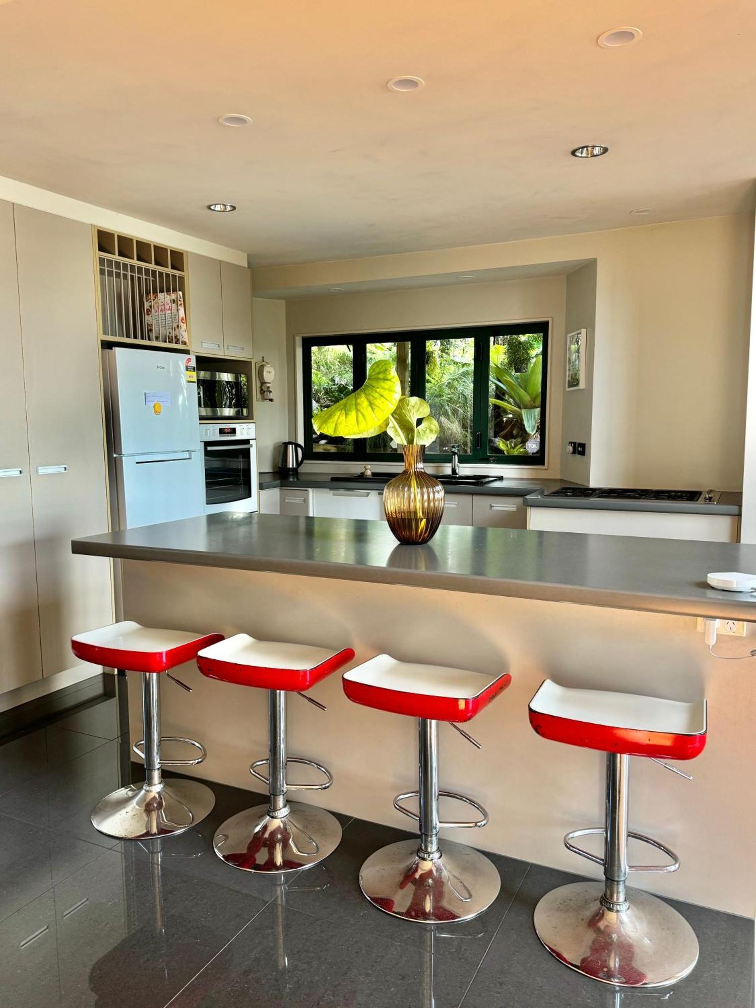 Waterfront Loft With View * Auckland