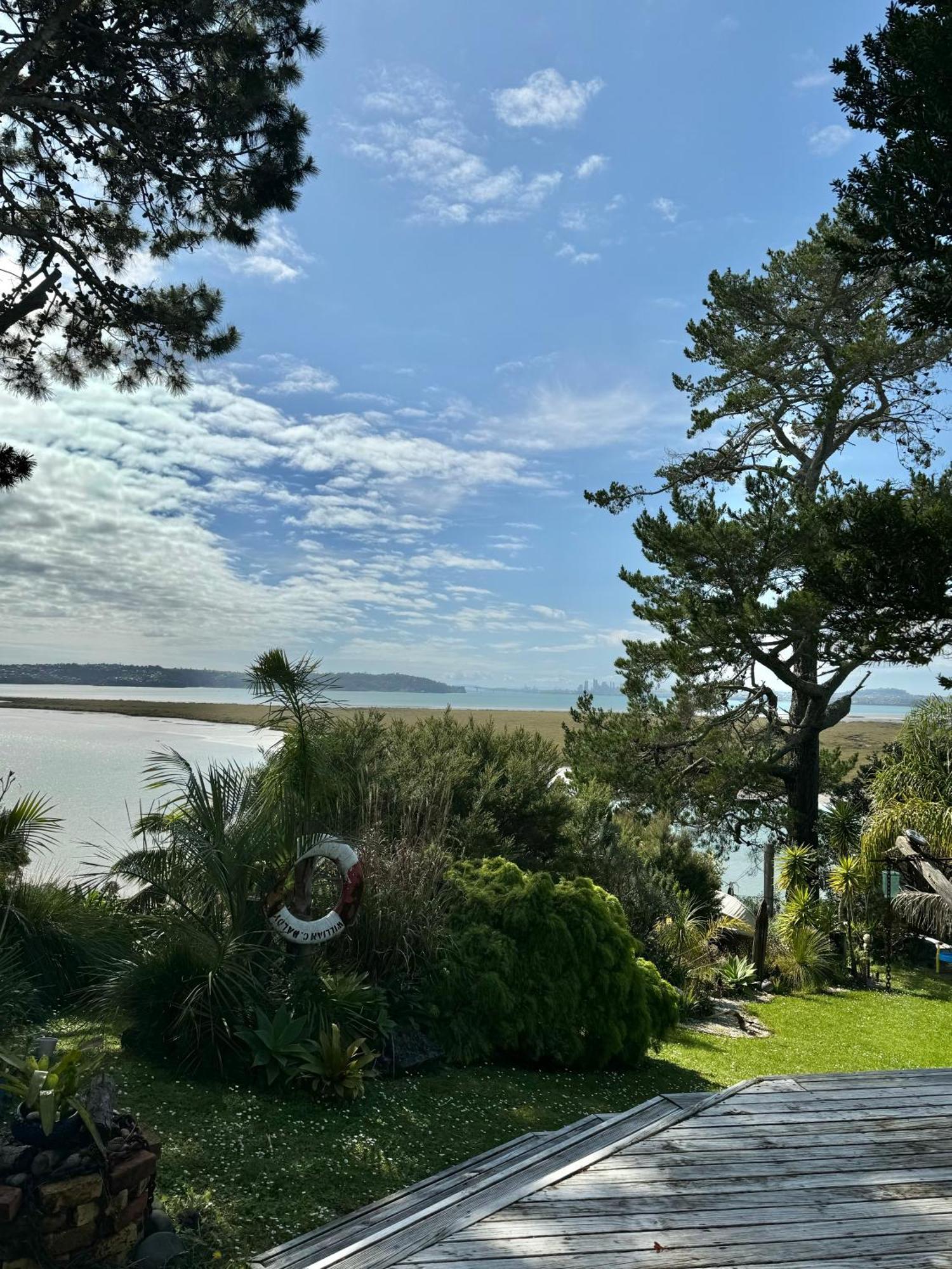 Waterfront Loft With View * Auckland