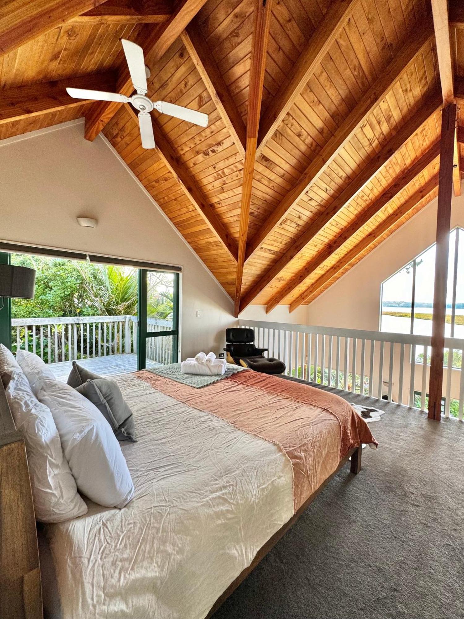 Waterfront Loft With View Villa *