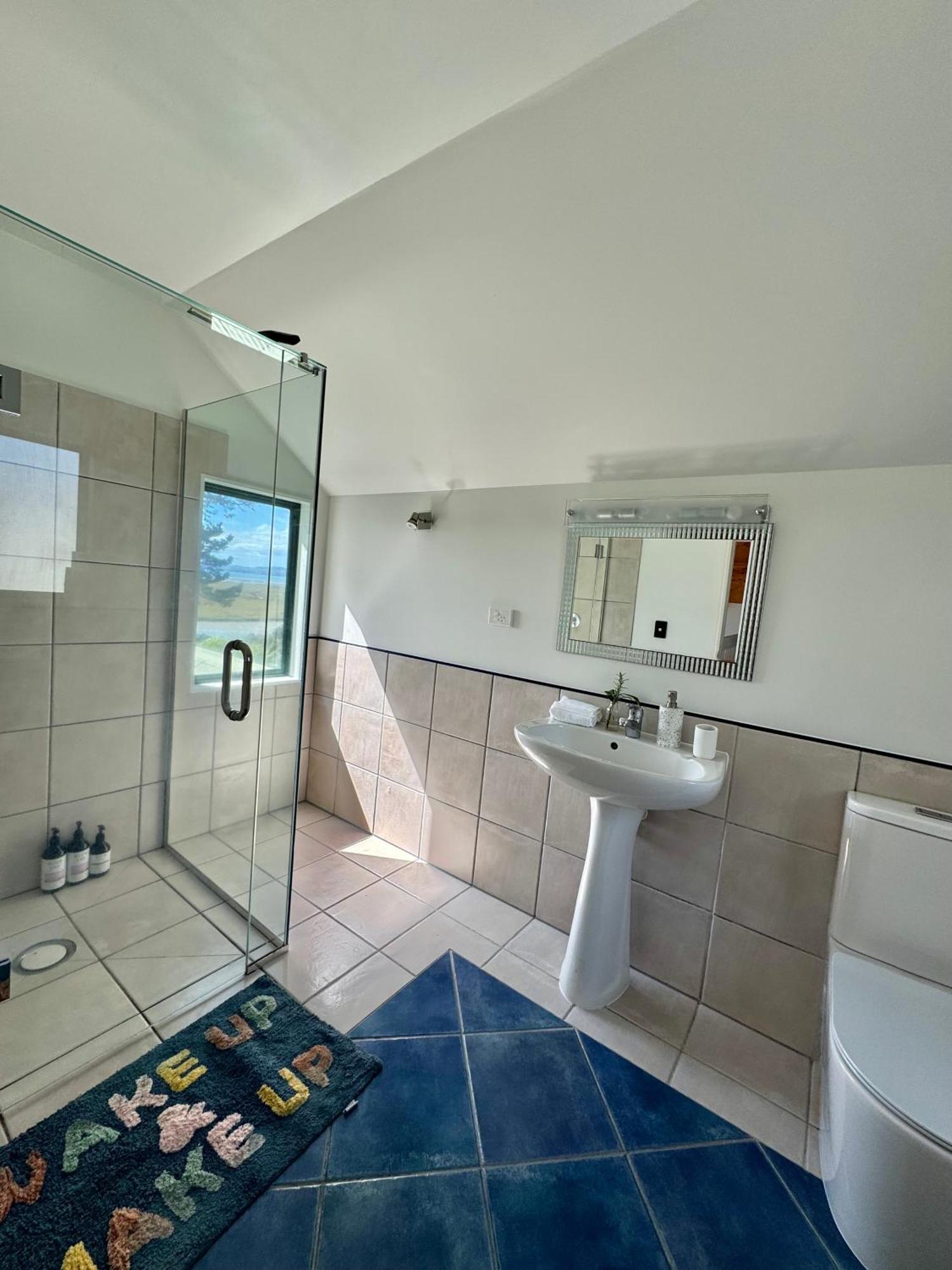 Waterfront Loft With View Auckland
