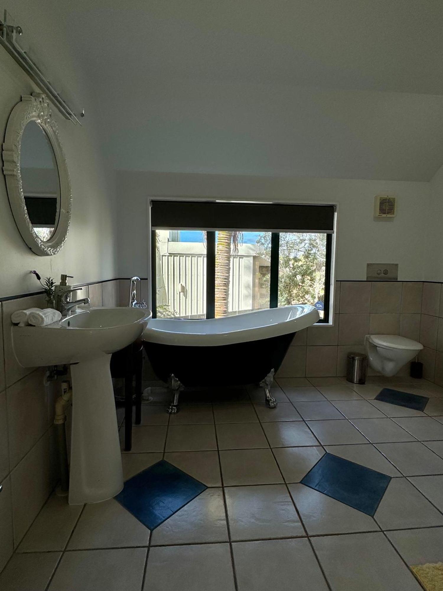 Waterfront Loft With View * Auckland