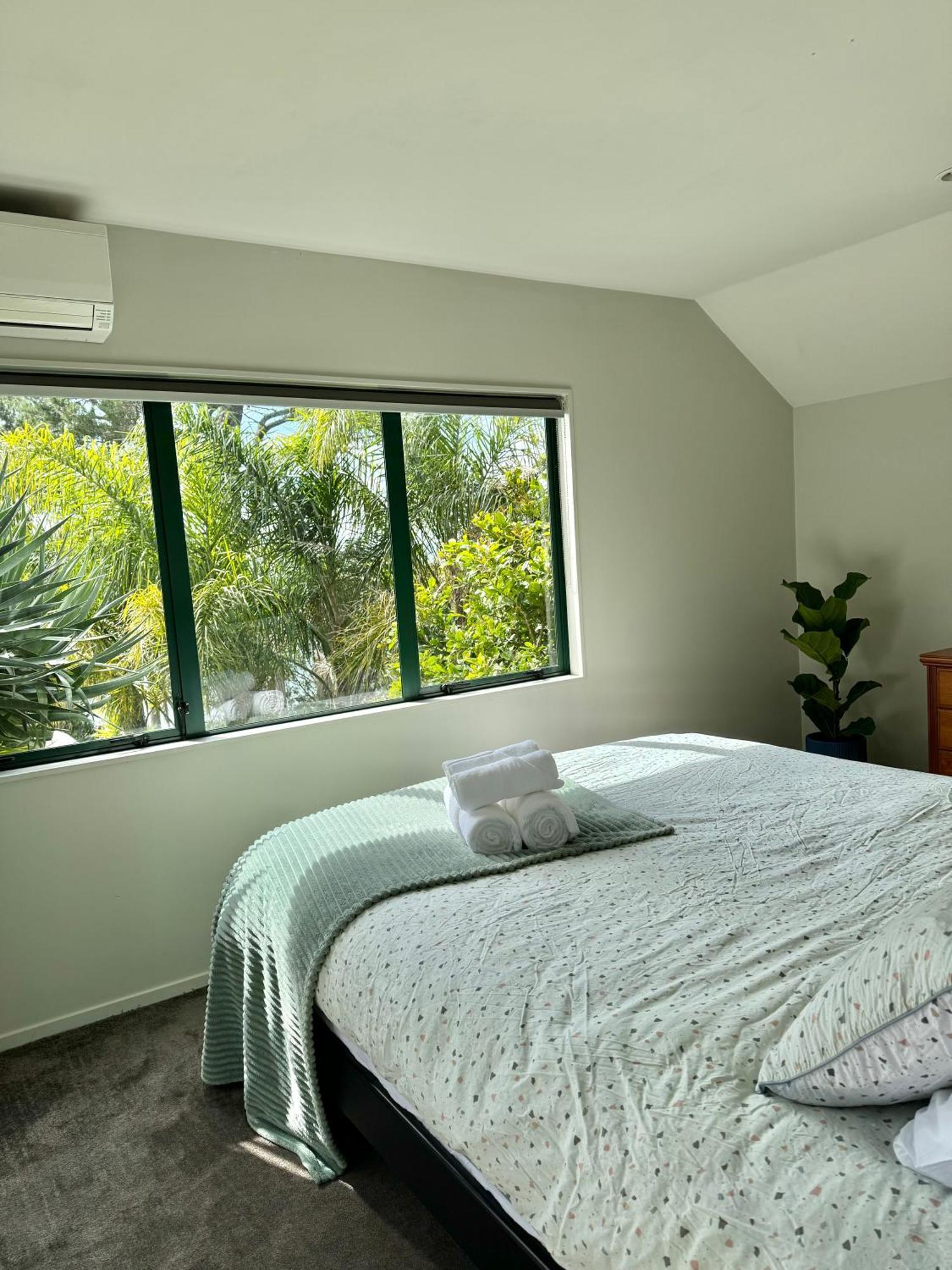 Waterfront Loft With View * Auckland
