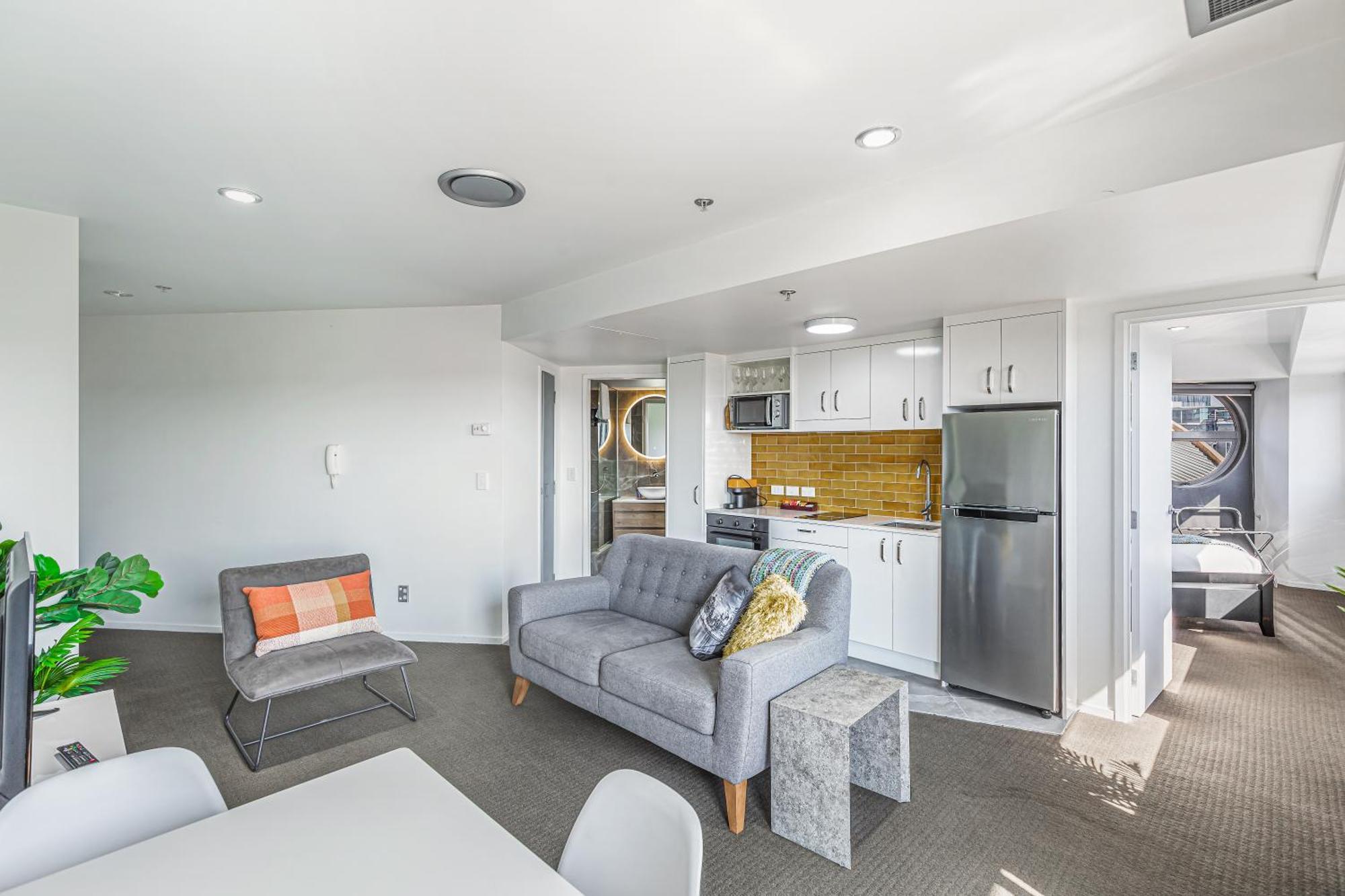 Contemporary 1br Escape With Pool & Gym