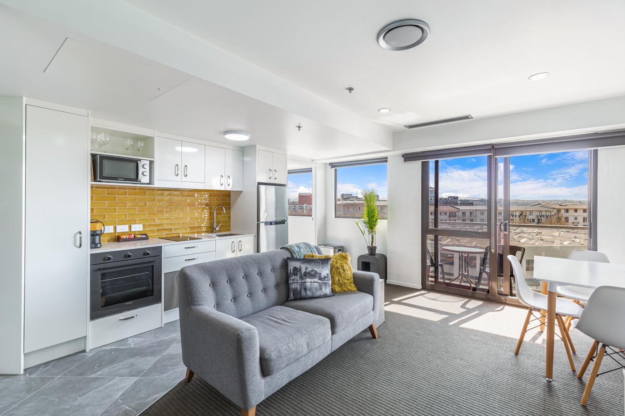 Contemporary 1br Escape With Pool & Gym Apartment *