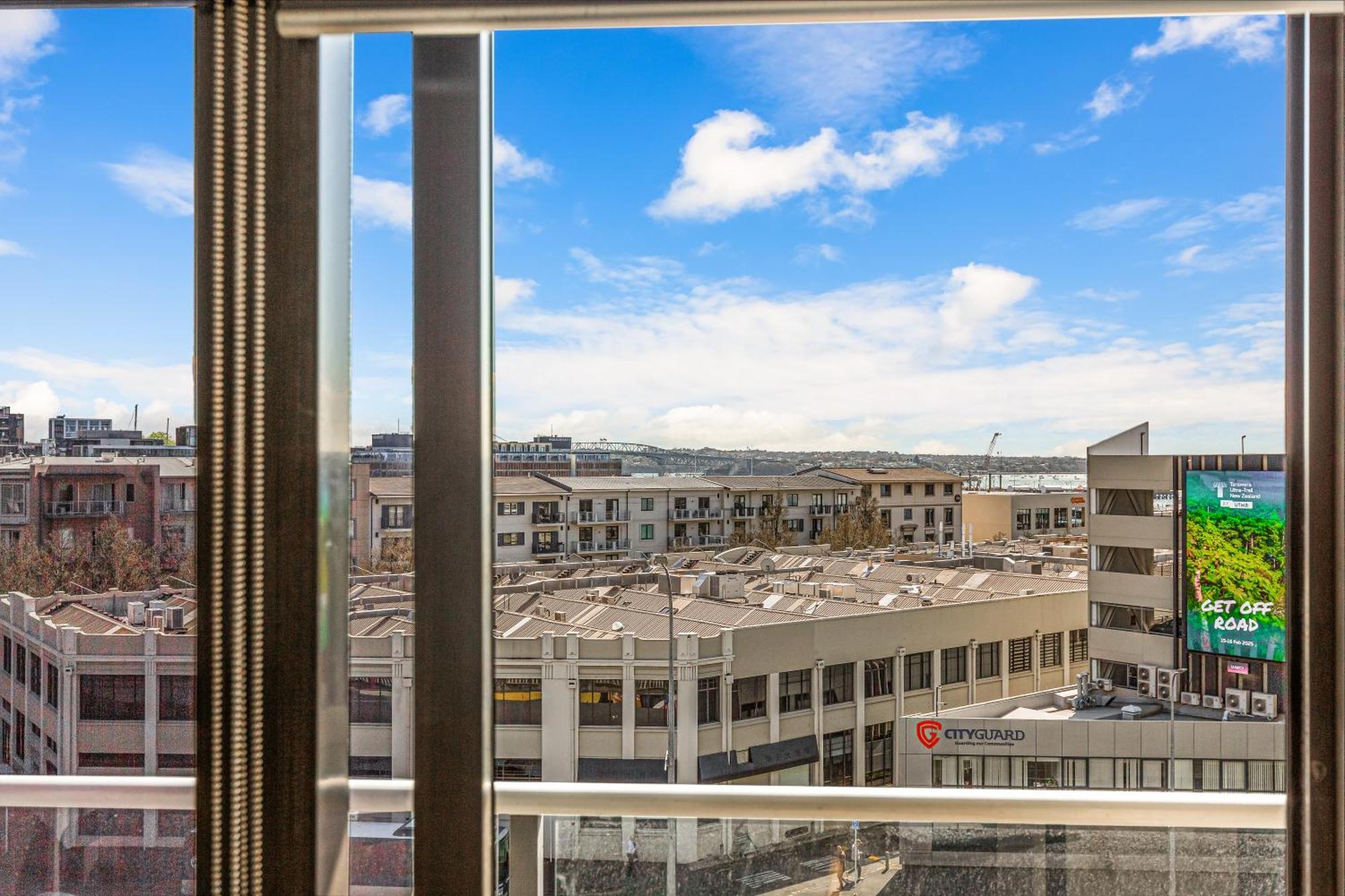 Apartment Contemporary 1br Escape With Pool & Gym *