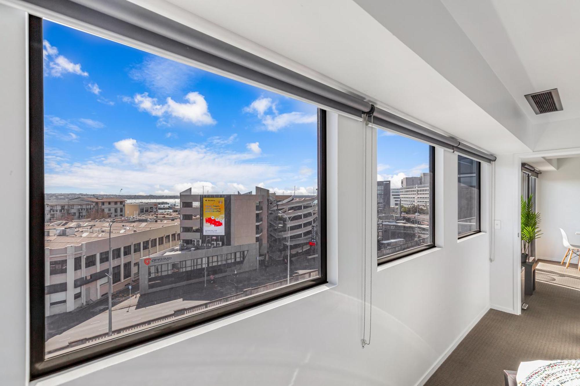 Contemporary 1br Escape With Pool & Gym Apartment
