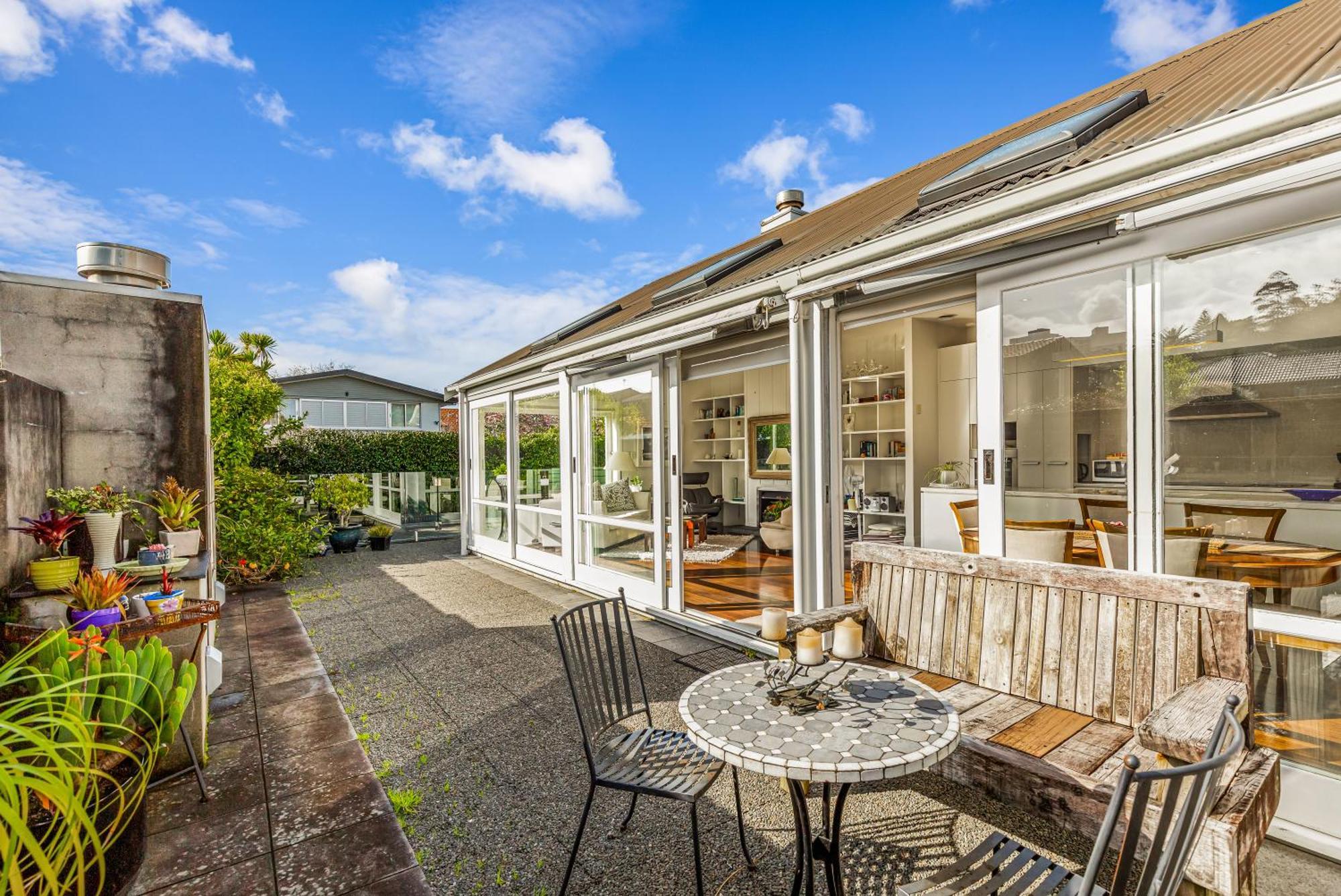 Elegant 3br With Private Pool Holiday home Auckland