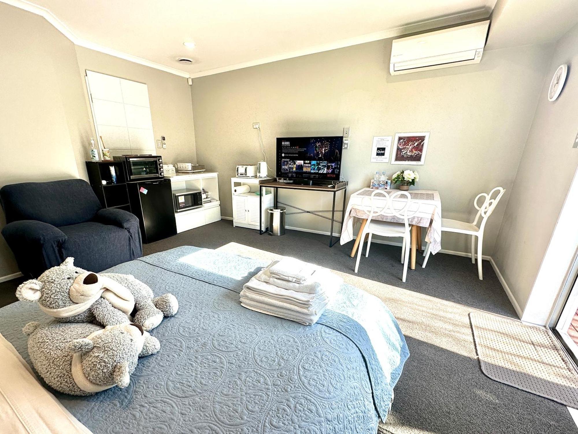 Private Guest In Albany,rosedale Amazing Bed,netflix,private Garden Auckland