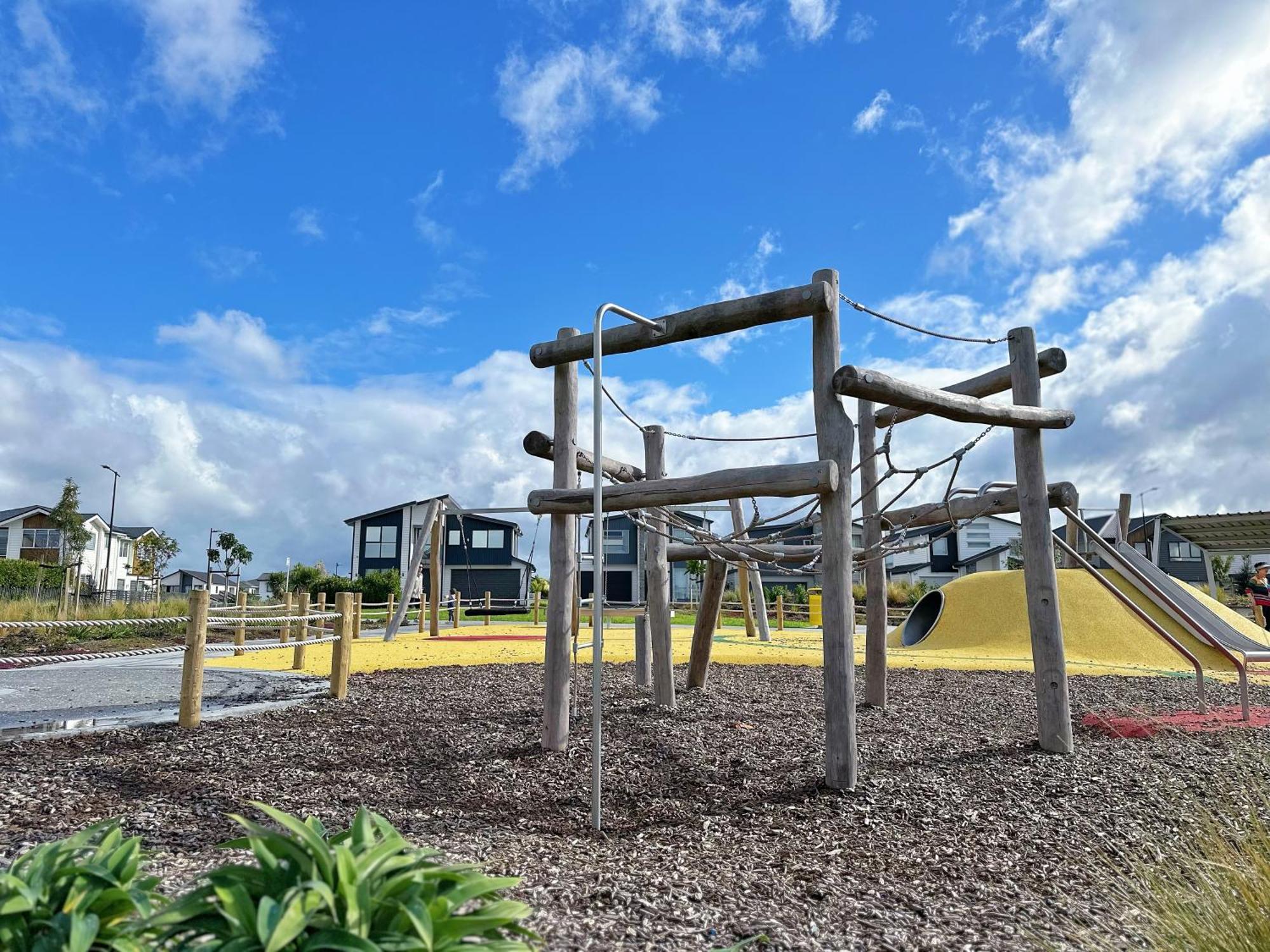 10 Sec Walk To Playground In Hobsonville Auckland