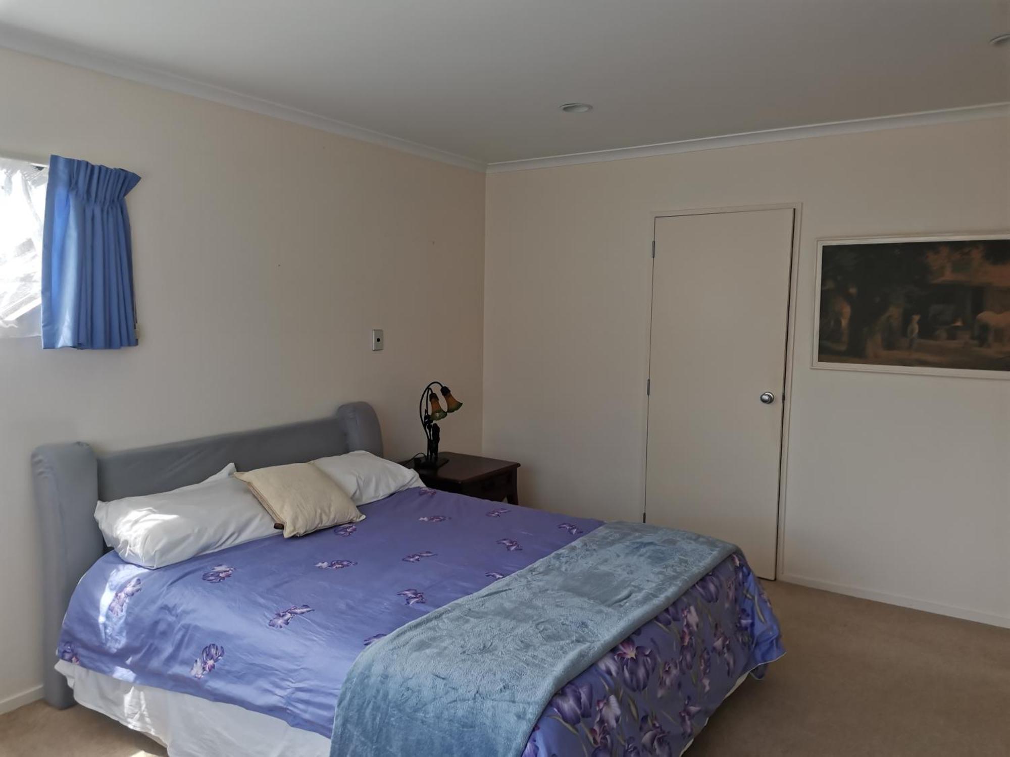Guest house Ensuite Room1 Near Half Moon Bay