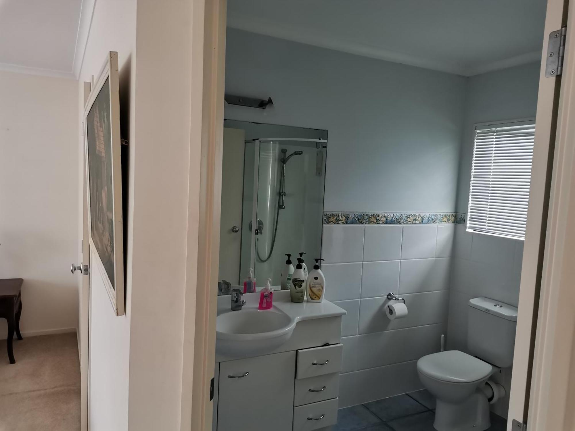 Ensuite Room1 Near Half Moon Bay Auckland