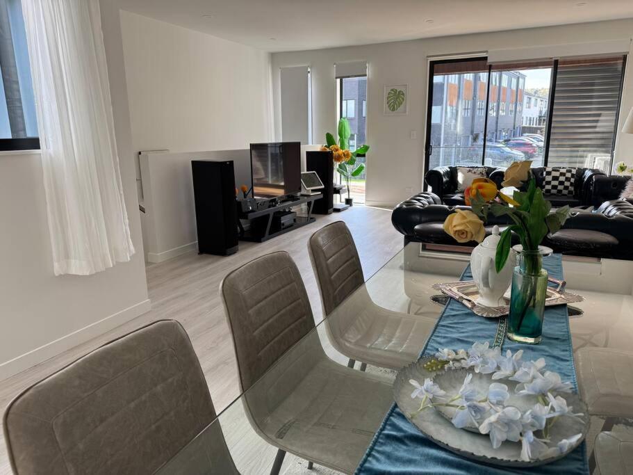 Luxury Villa- Long Bay Manhattan