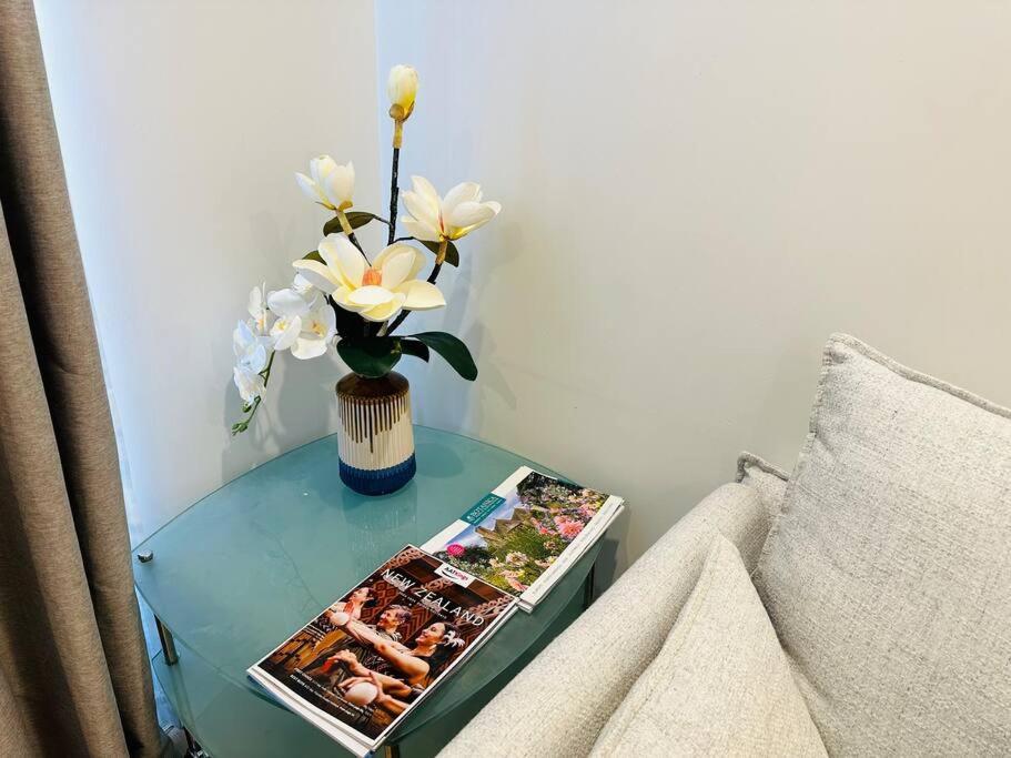 Otahuhu Town Centre Brand New 8b Apartment *