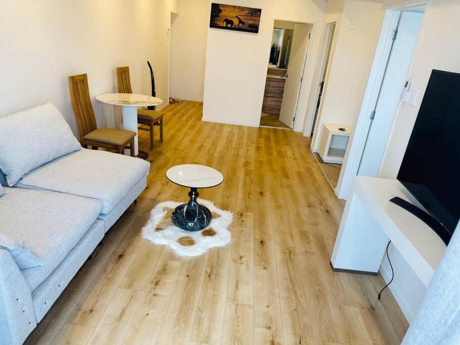 Otahuhu Town Centre Brand New 8b Apartment