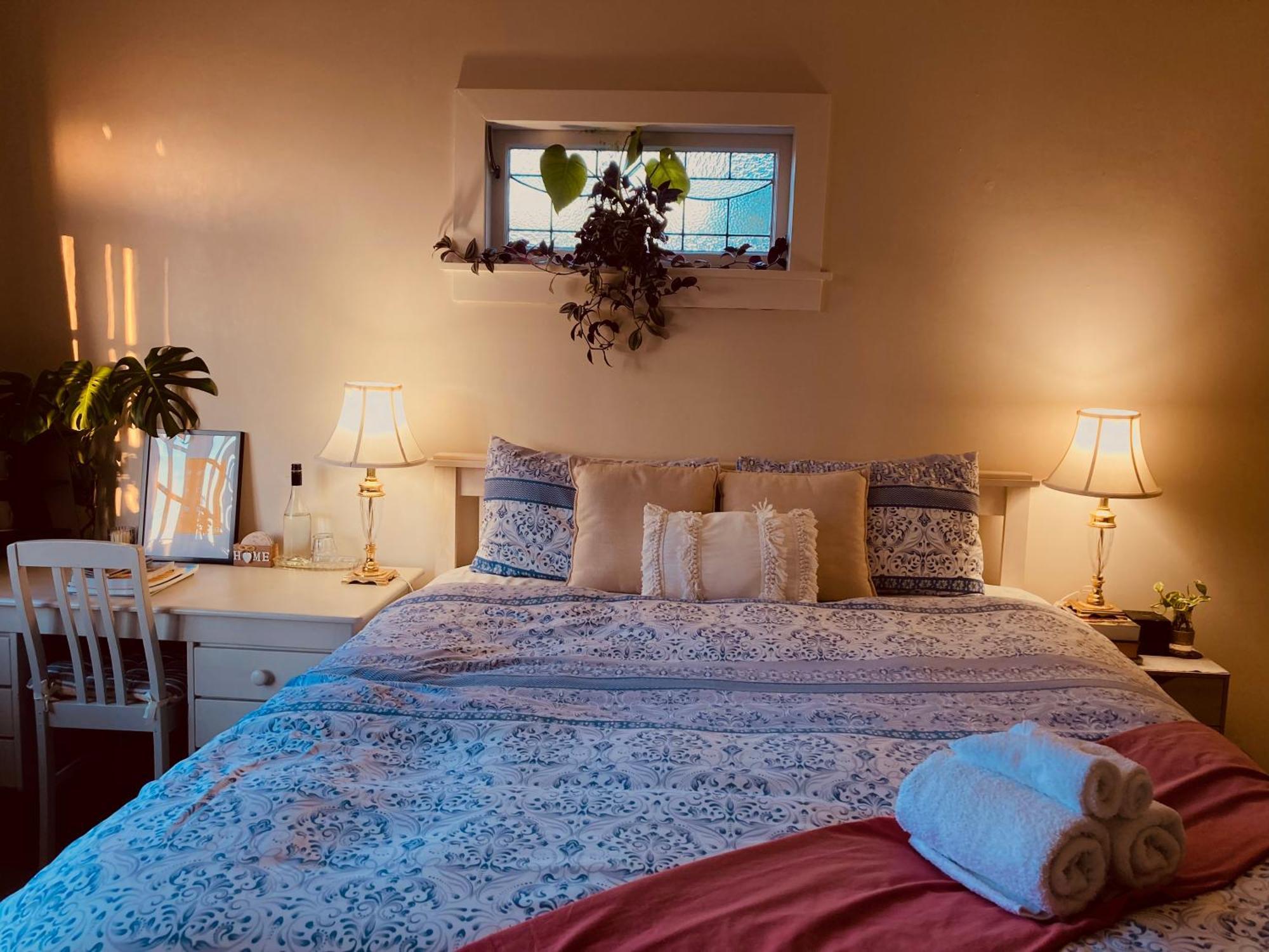 Homestay Spacious And Sunny Master Bedroom In A Auckland