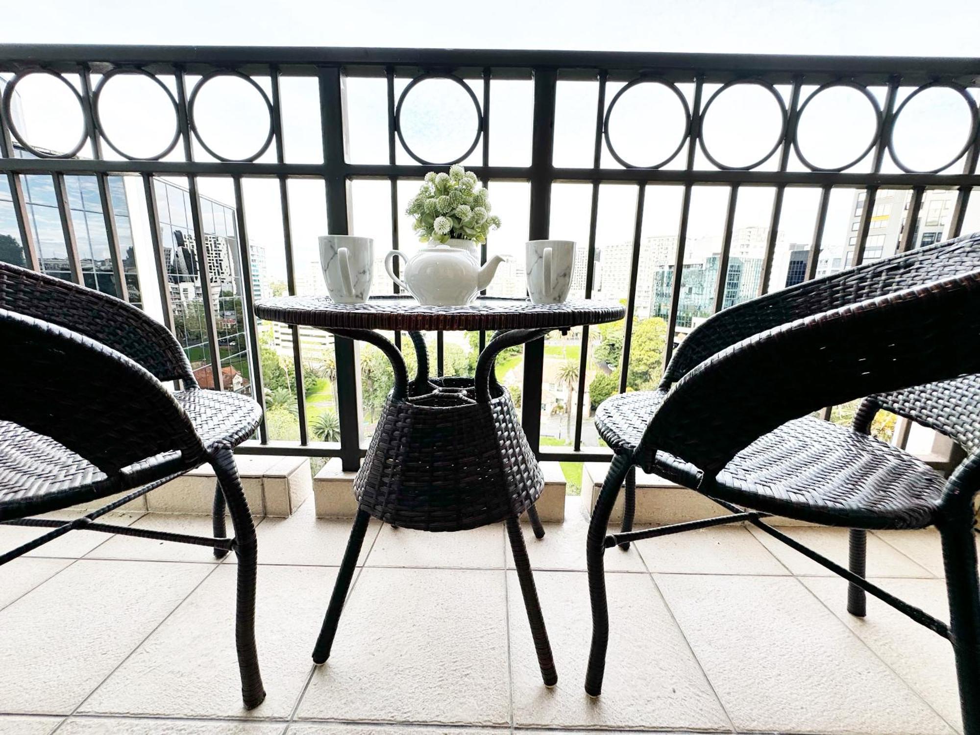 Free Carpark, Balcony With Park Views, Pool And Auckland