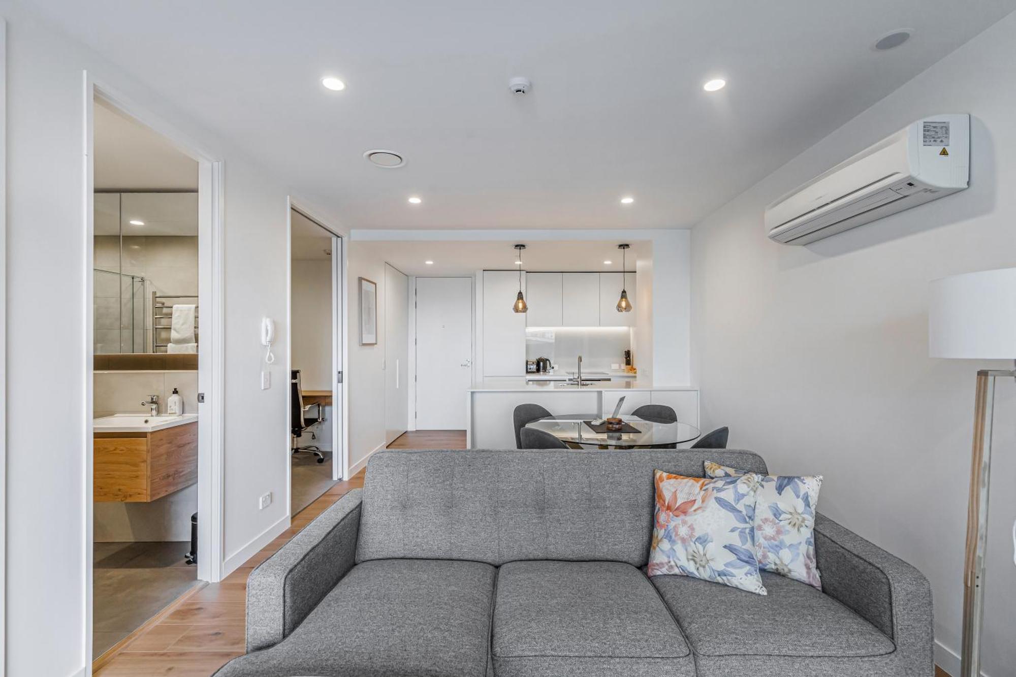 Stylish With Balcony And Full Amenities Apartment