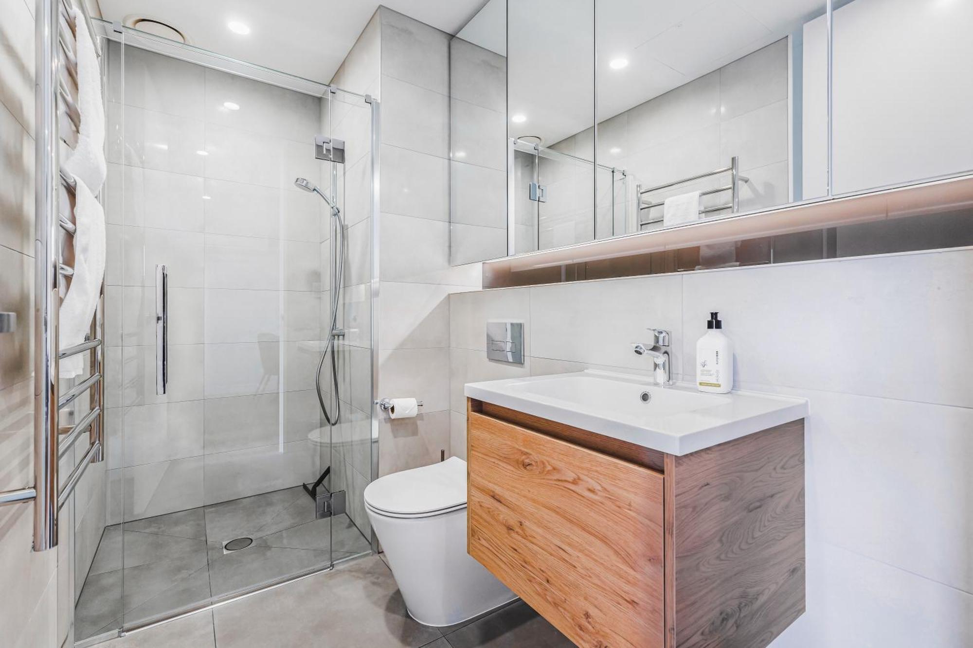 Stylish With Balcony And Full Amenities
