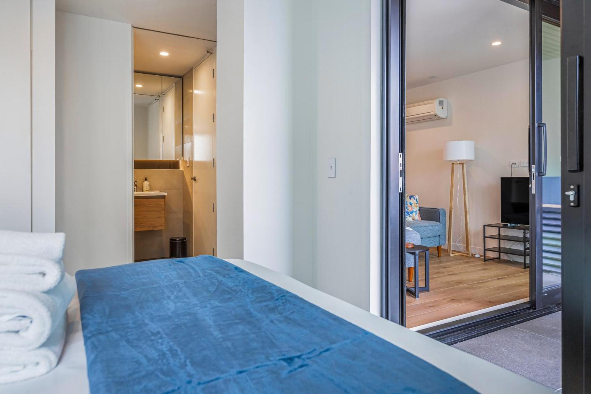 Apartment Stylish With Balcony And Full Amenities