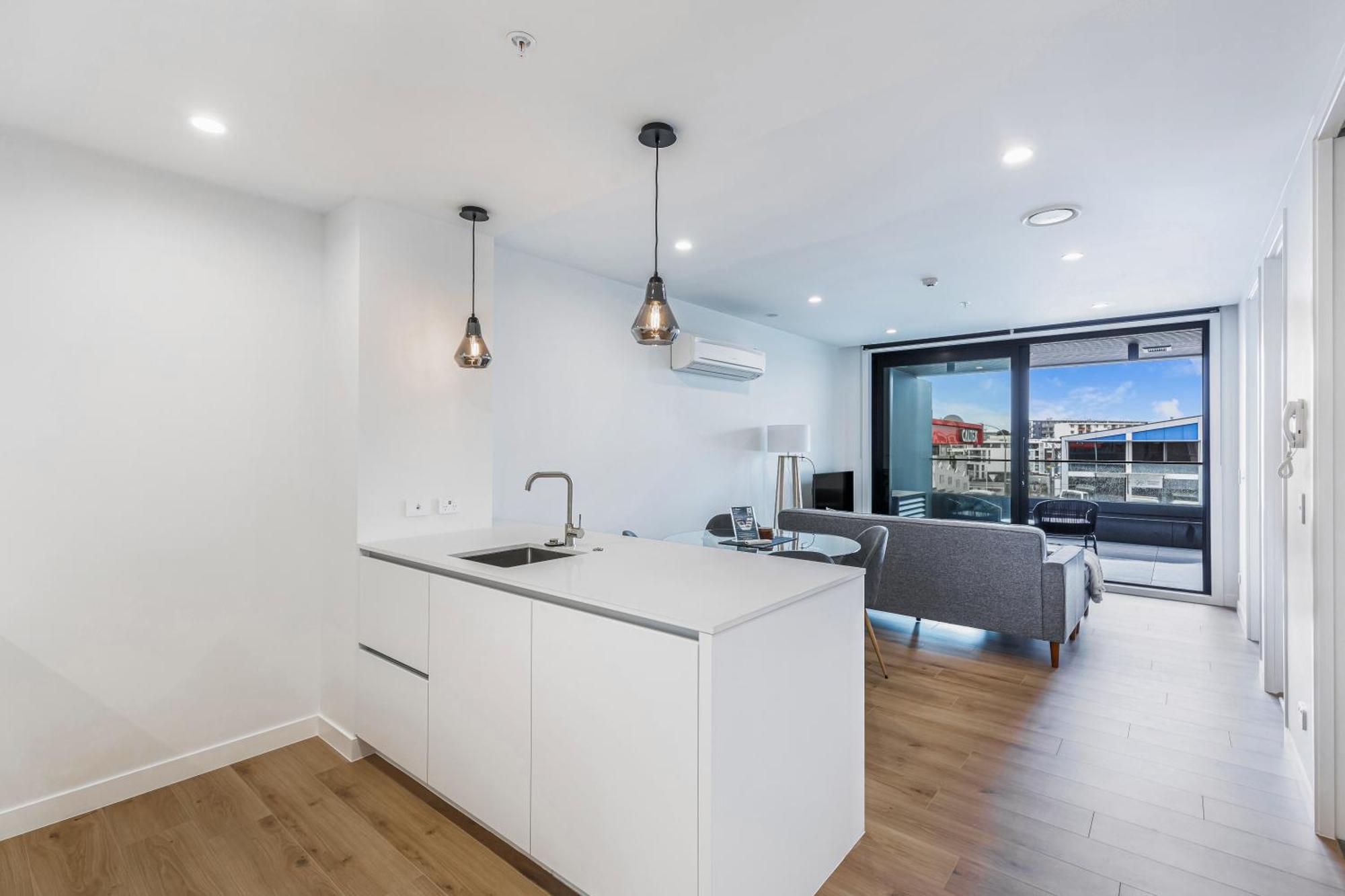 Stylish With Balcony And Full Amenities Apartment Auckland