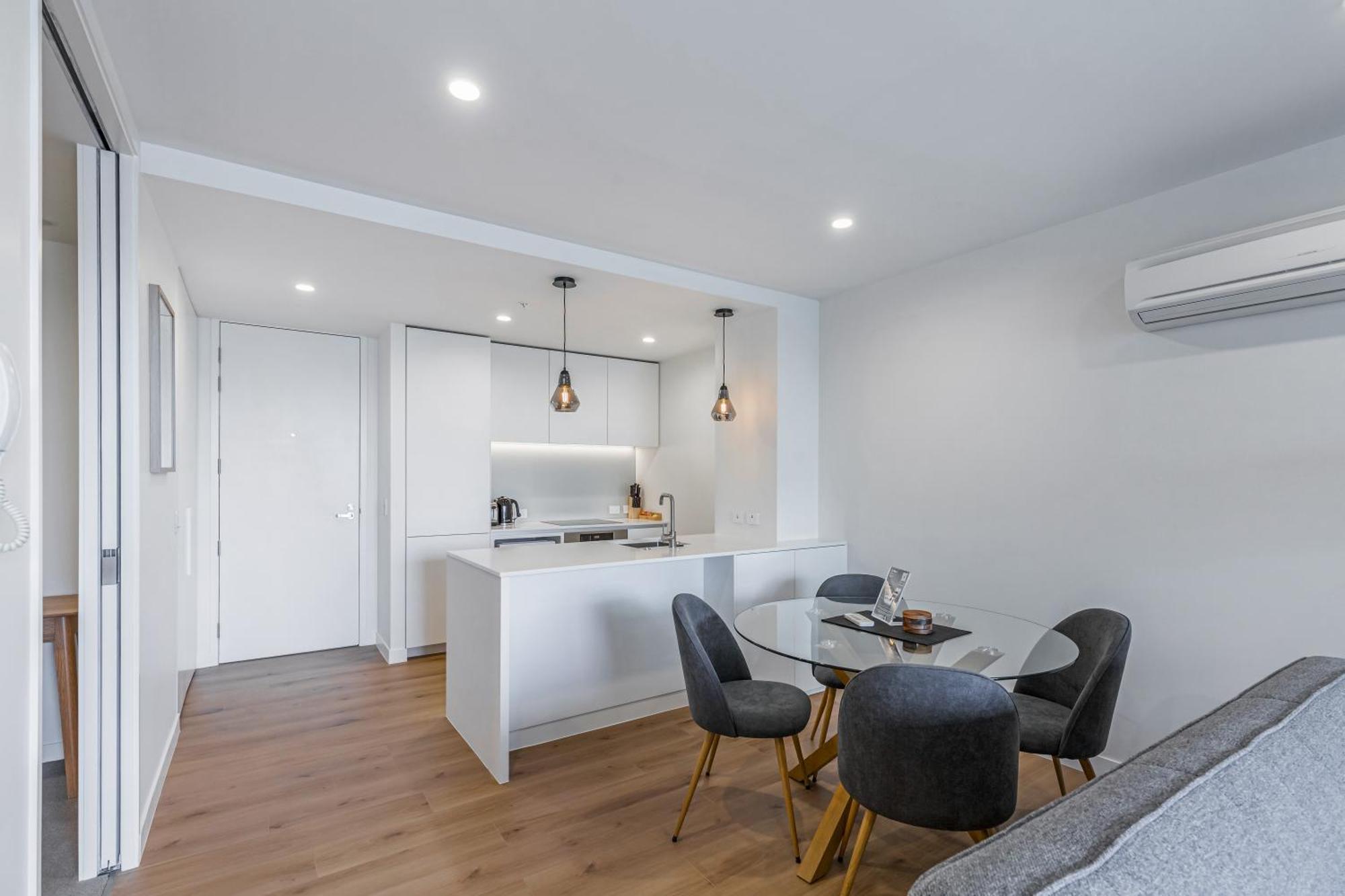 Apartment Stylish With Balcony And Full Amenities Auckland