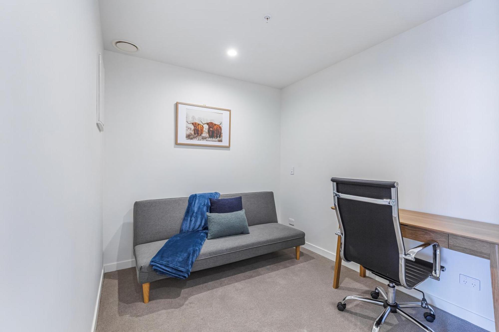 Stylish With Balcony And Full Amenities * Auckland