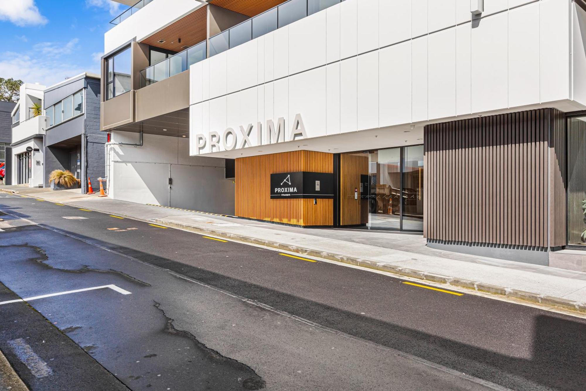 Stylish With Balcony And Full Amenities Apartment