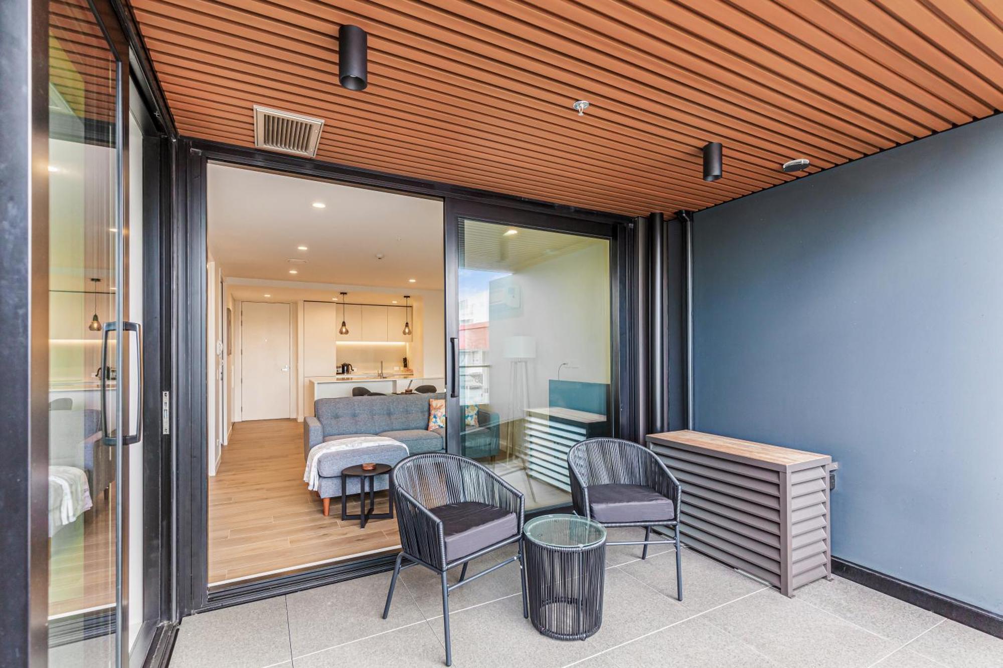 Stylish With Balcony And Full Amenities Apartment