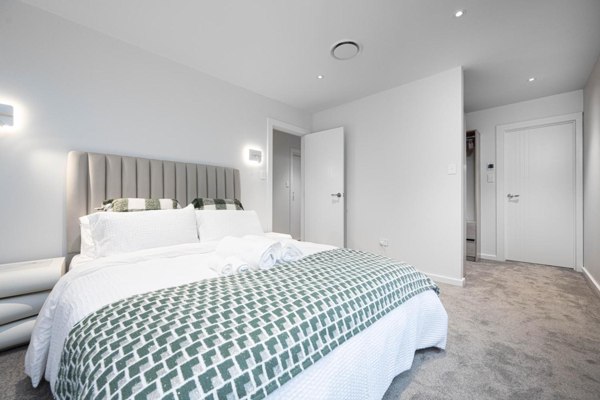 Devonport- Bayswater Luxury With Bbq Villa