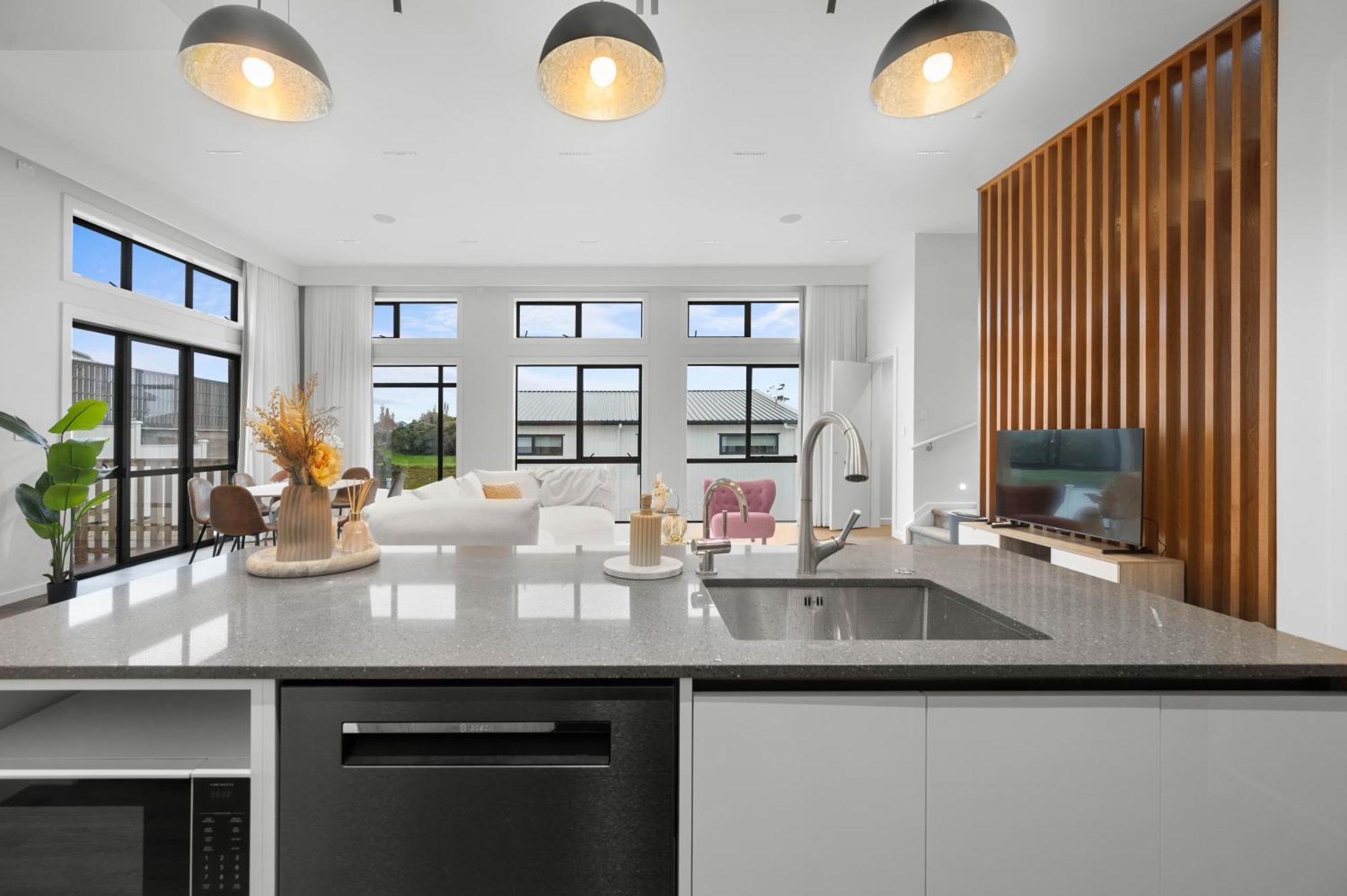 Devonport- Bayswater Luxury With Bbq