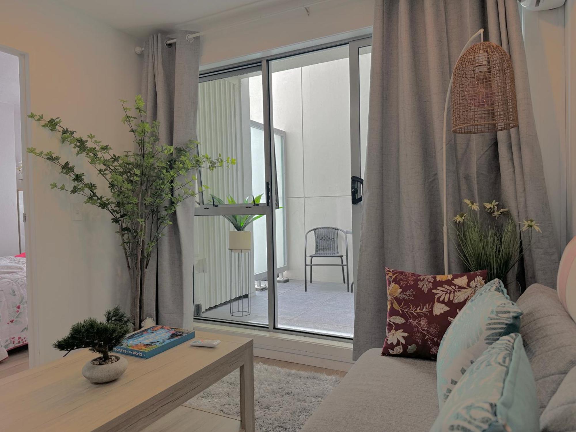 Apartment Stunning 3 Bd - 2 Bth - Pool & Carpark *