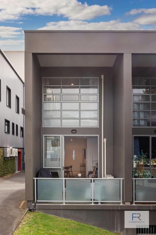 Executive Townhouse By Furnished Apartment Auckland