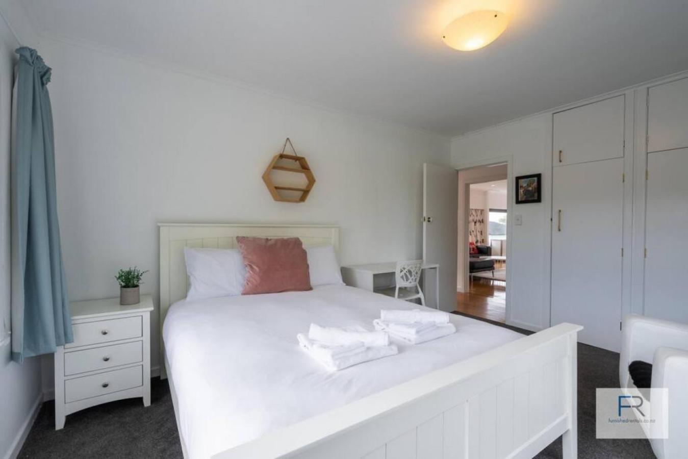 Charming Forrest Hill Holiday home