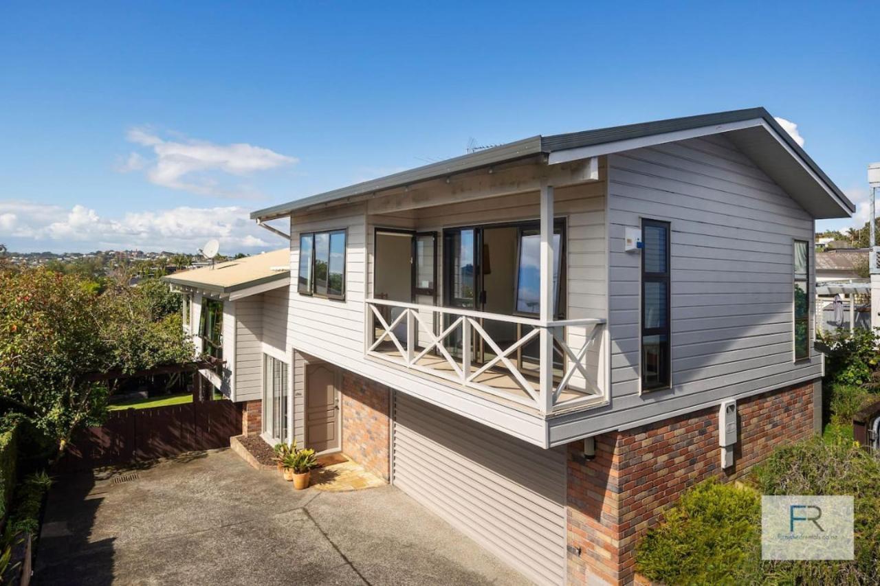 Holiday home Character With Valley Views Auckland