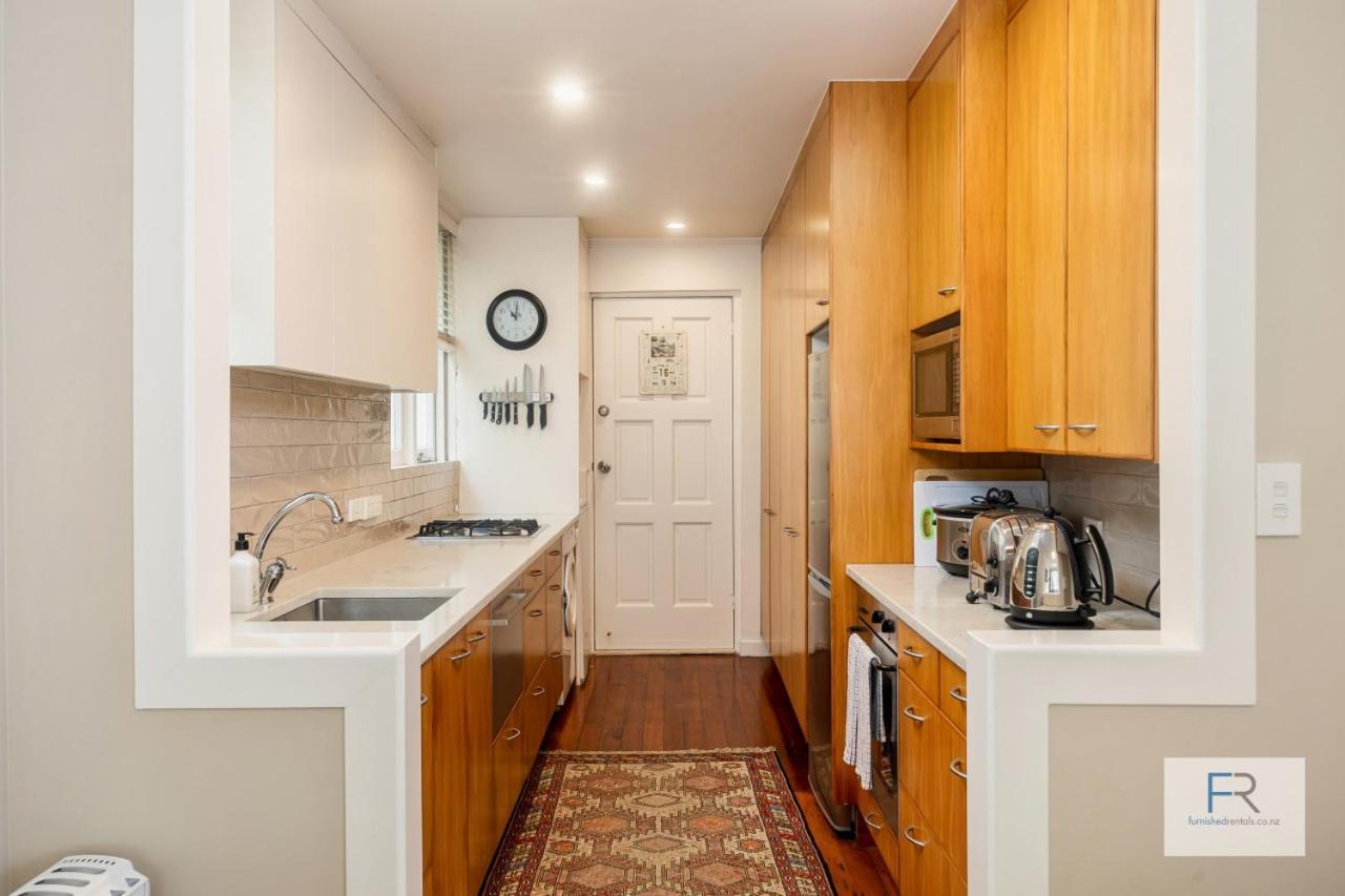 Spacious Mt Eden Apartment *