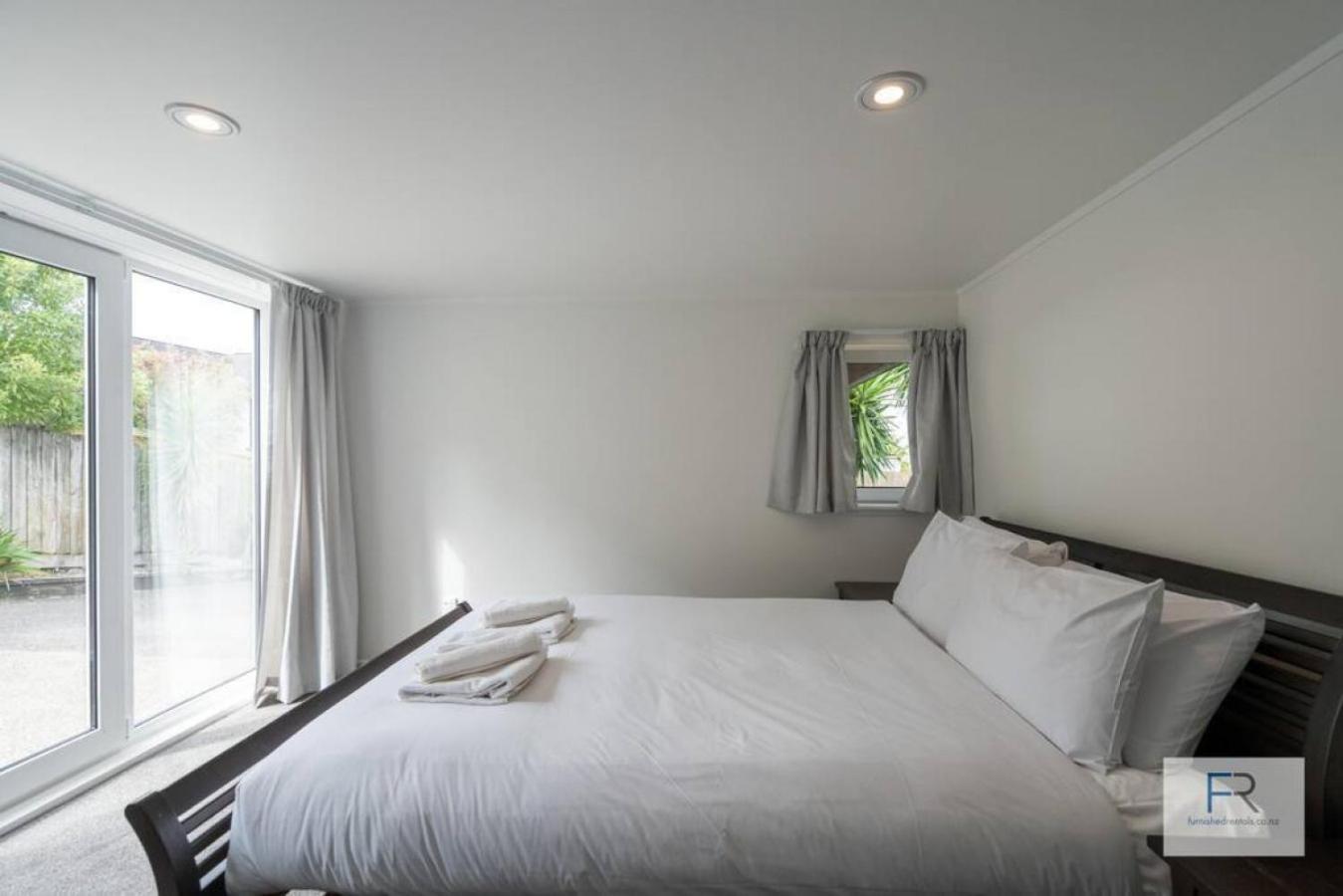 Charming Forrest Hill Holiday home