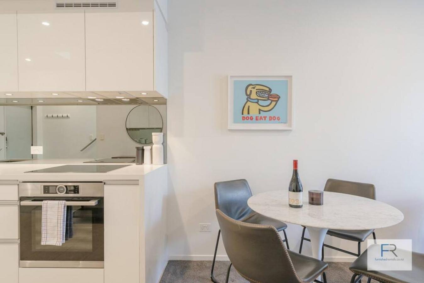 Executive City-fringe Townhouse * Auckland