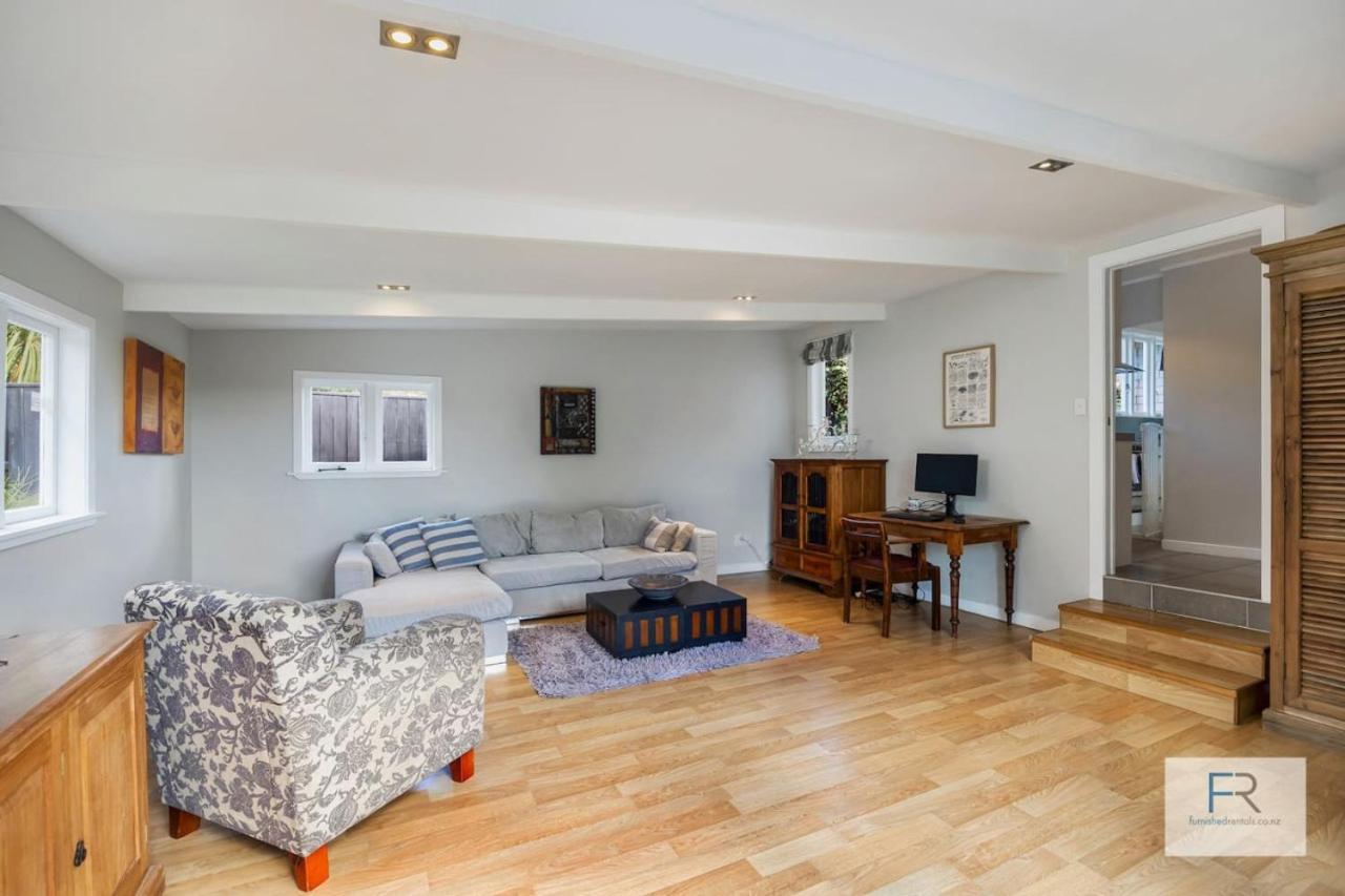 Grand Character In Meadowbank Holiday home