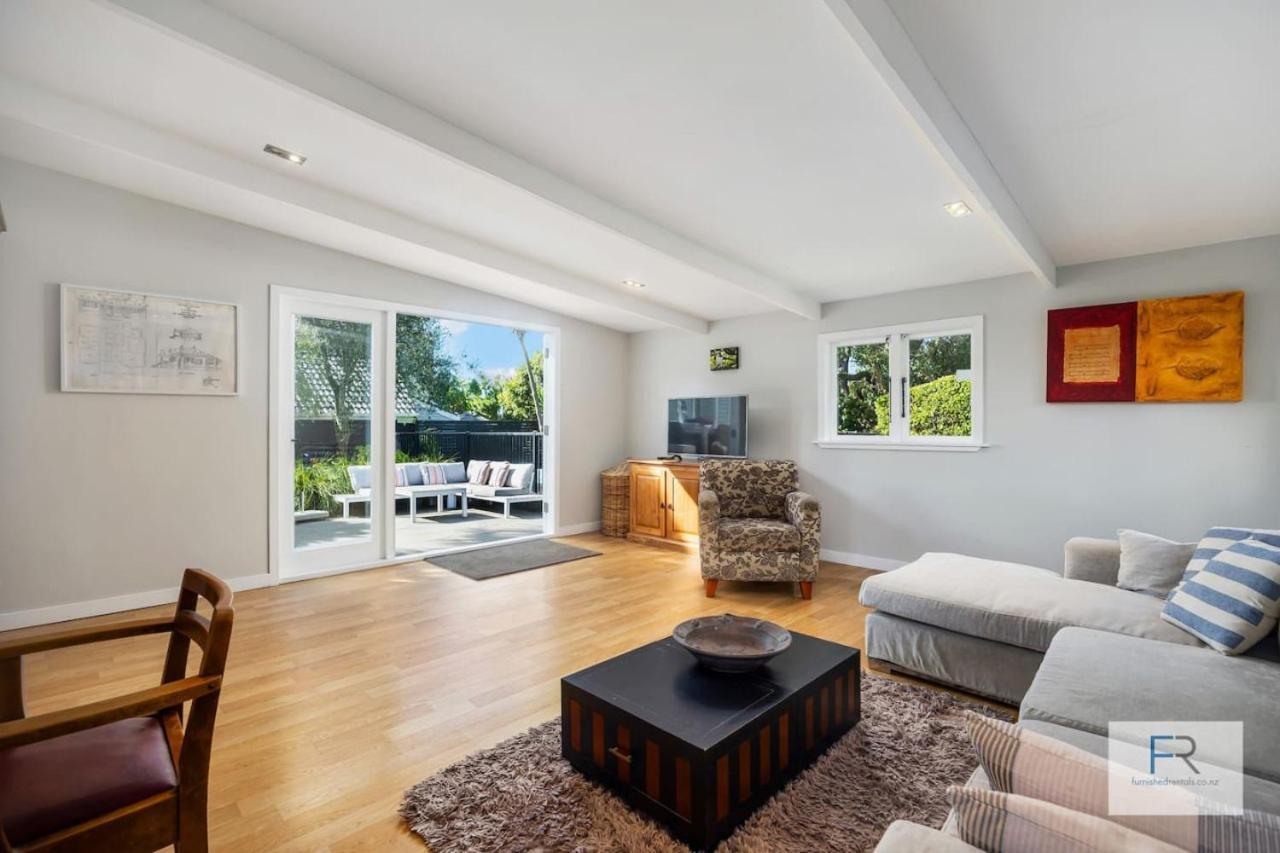 Grand Character In Meadowbank Holiday home