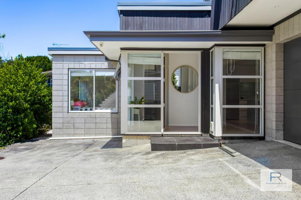 Executive With And Pool Holiday home Auckland