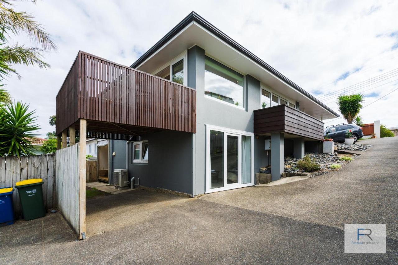 Charming Forrest Hill Holiday home