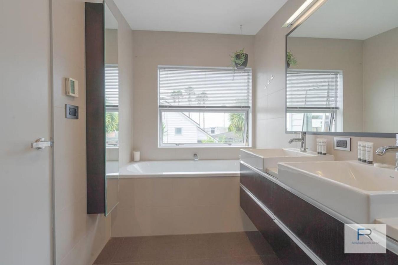 Executive In Kohi Holiday home