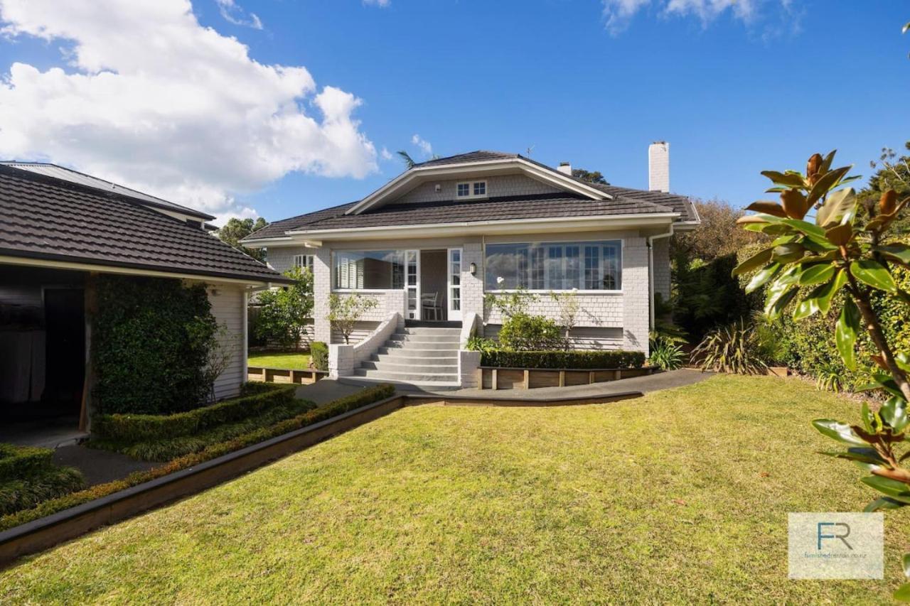 Grand Character In Meadowbank * Auckland