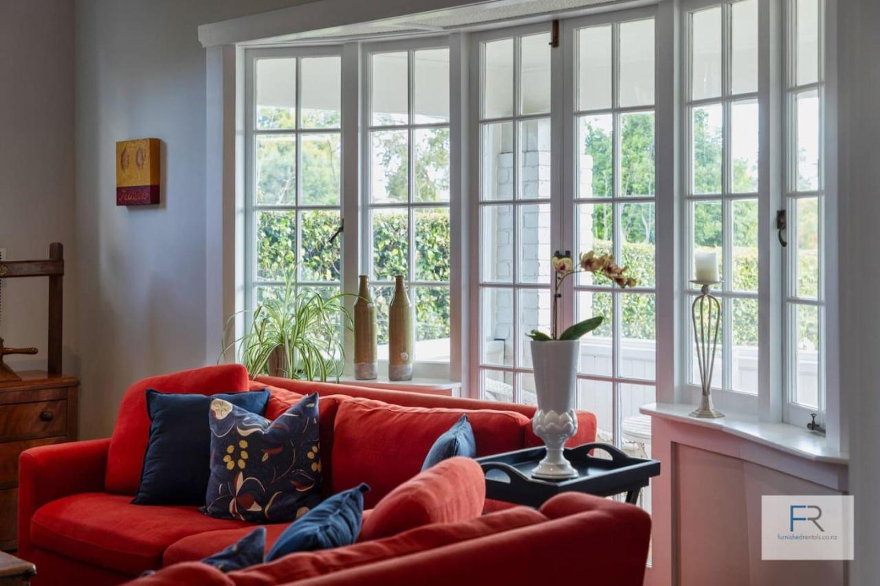 Grand Character In Meadowbank Holiday home