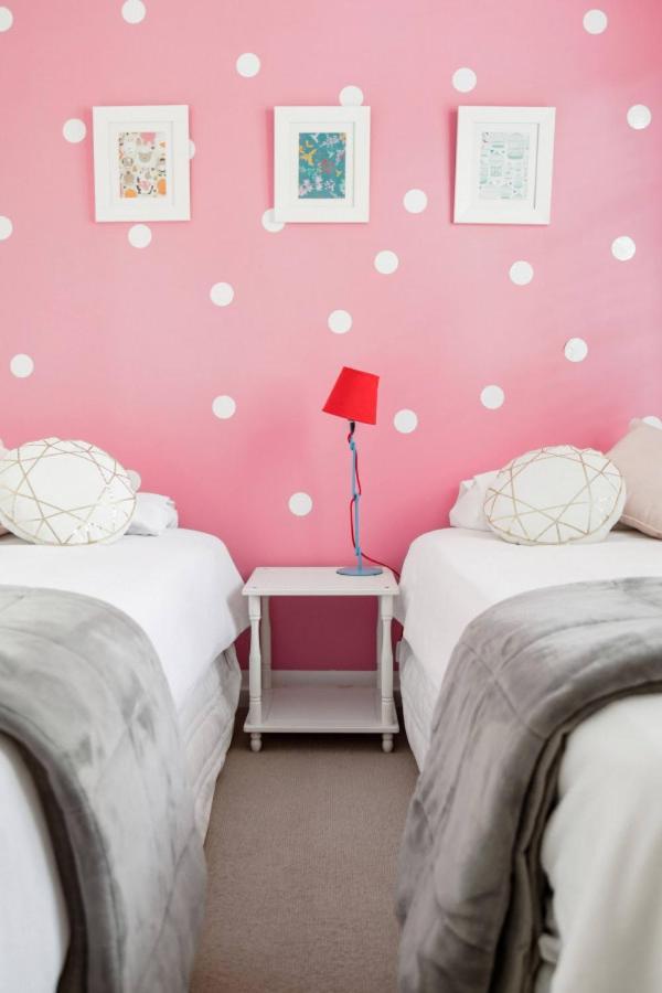 Bright Beachside Holiday home