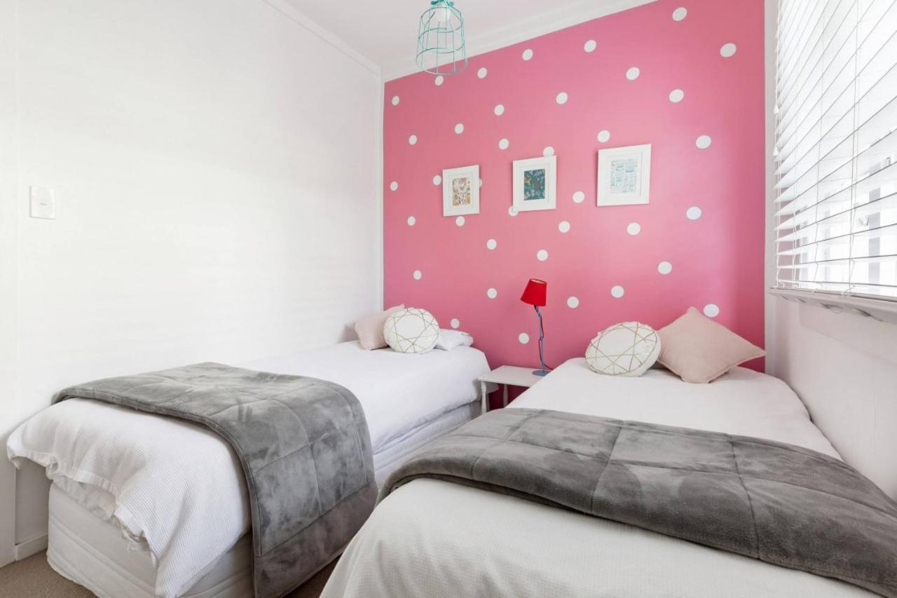 Bright Beachside Holiday home Auckland